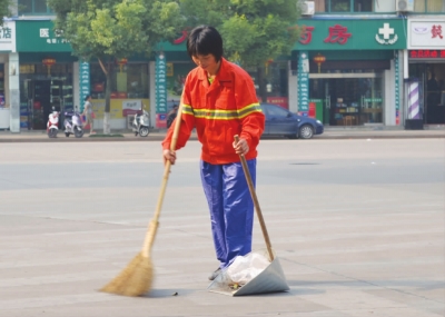 记第三届"感动新昌"敬业爱岗模范,县环卫处清洁工杨新莲