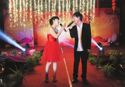 <em>男女对唱</em>