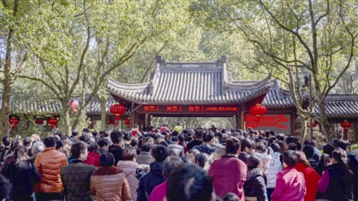 家庭月总收入_春节旅游总收入(2)